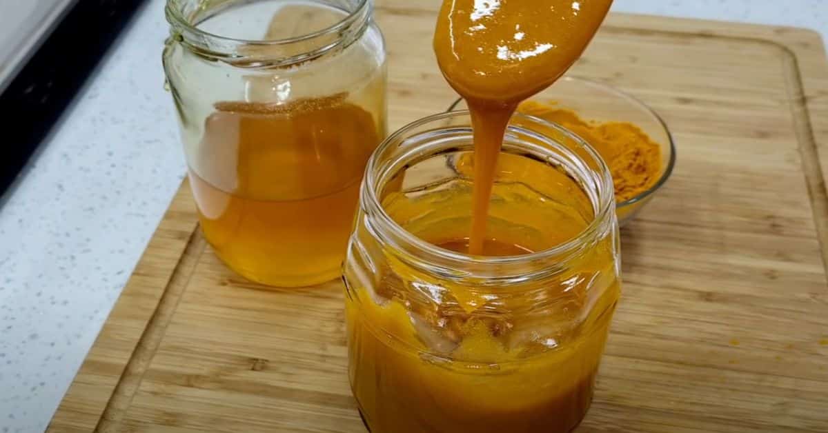 Miere cu turmeric: Doar amestecați împreună și veți crea un elixir natural puternic împotriva multor probleme de sănătate!