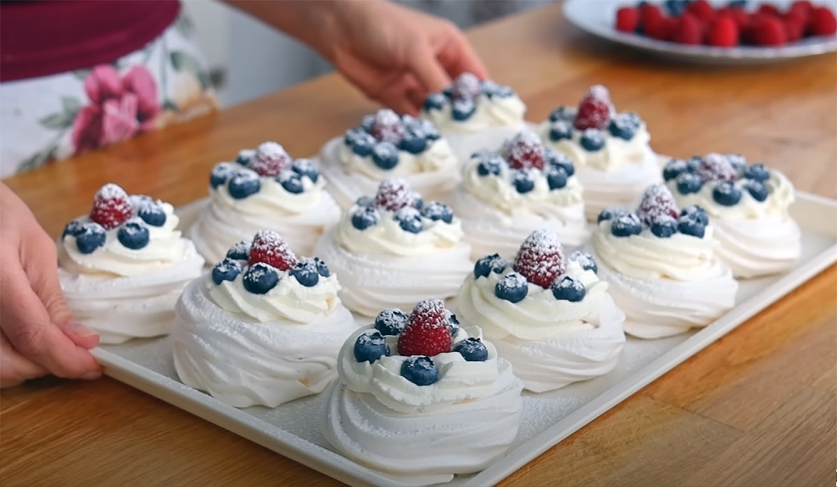 Mini prajituri pavlova delicate de Paste: O reteta delicioasa, usoara si gustoasa