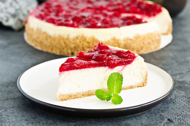 Cheesecake iconic fără coacere.  Imbogateste cele 3 ingrediente cu altele si ii vei da caracter