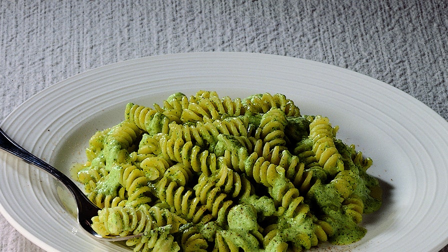 Fusilli cu pesto de dovlecei și ricotta