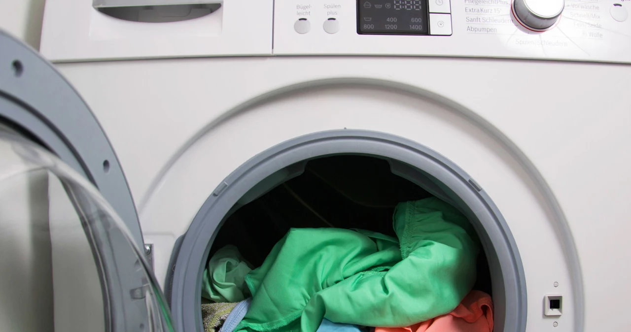 Porniți mașina de spălat în fiecare zi?  Consumă nu numai energie electrică, ci și multă apă
