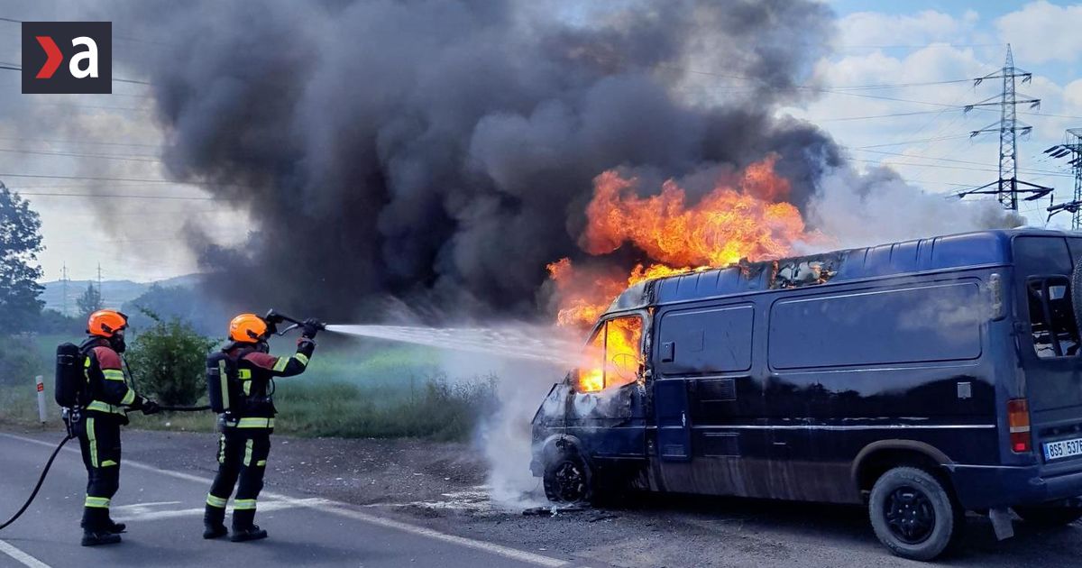 O dubă a luat foc în Cehia