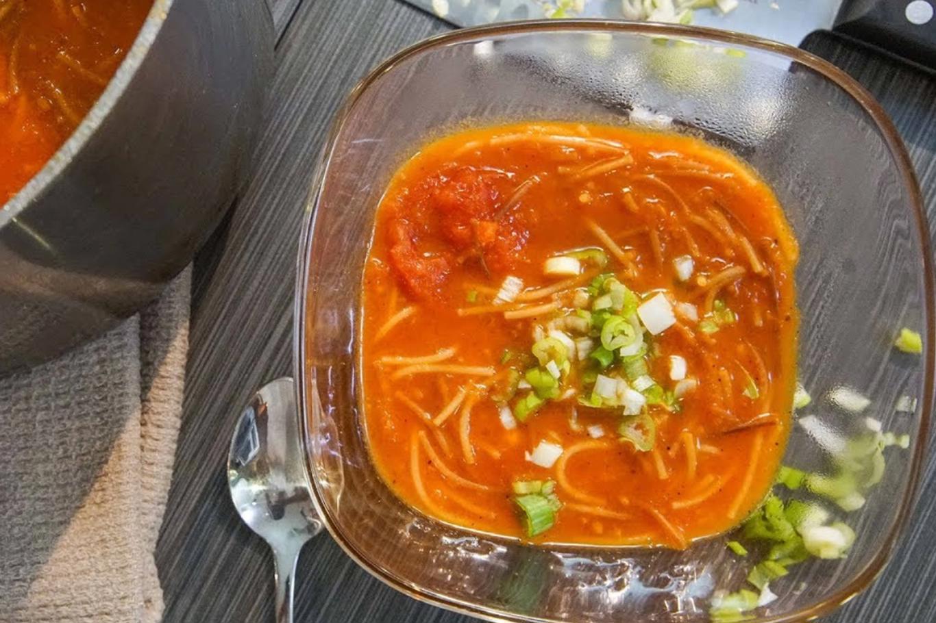 Ai rămas fără roșii? Fă-le Sopa De Fideo, legendara supă mexicană