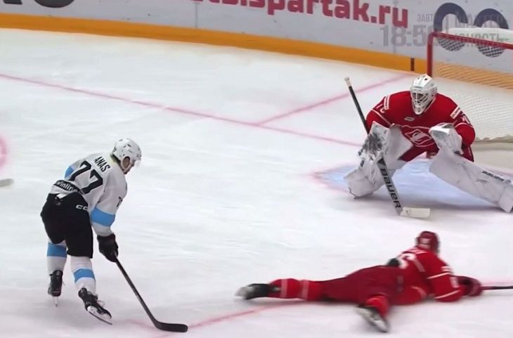 În ultimul meci din sezonul regulat KHL, Dynamo Minsk l-a învins pe deplasare pe Spartak Moscova.