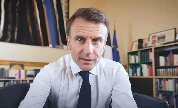 Macron a acceptat demisia premierului și a dat sarcina celorlalți miniștri