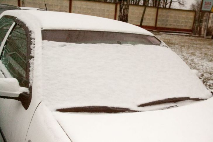 Stergatoarele scartaie si nu curata bine parbrizul: ce ar trebui sa faca soferul?