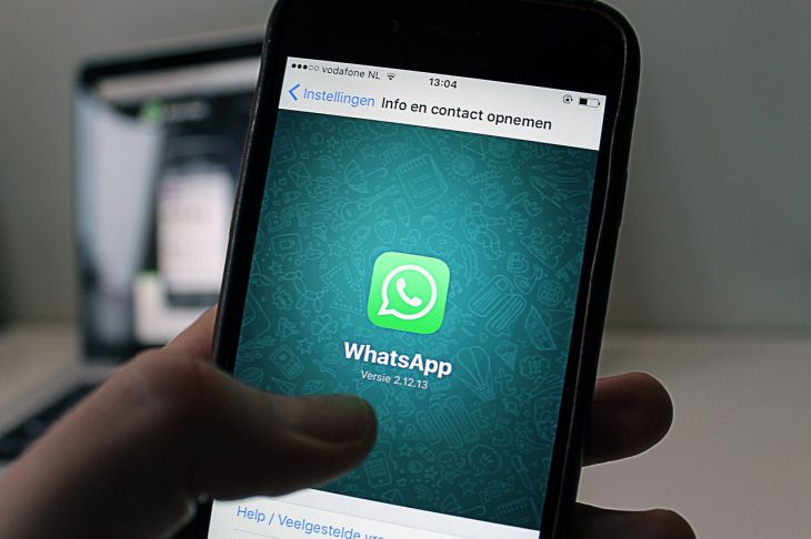 Nouă amenințare pe WhatsApp: experții îndeamnă să se ferească de mesajele de la „rude”