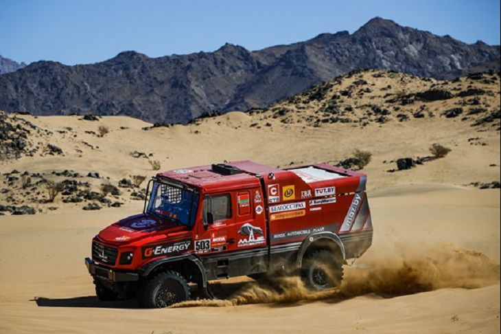 „Dakar 2020”. Debutul zgomotos al MAZ-ului cu capotă – imediat locul 2