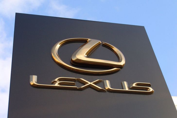 Lexus își va prezenta prima mașină electrică în noiembrie