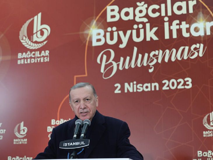 — Lasă-l să-și cunoască locul. Erdogan și-a închis porțile ambasadorului SUA în Turcia