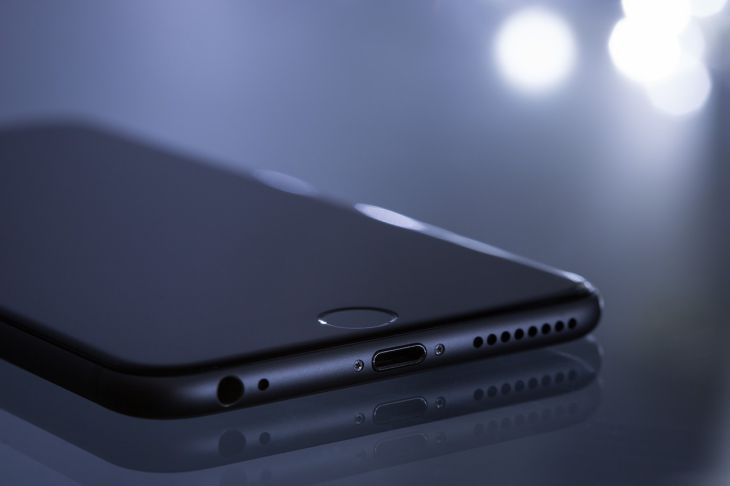 Cumpărătorii plătesc Apple pentru funcțiile pe care iPhone-ul nu le are