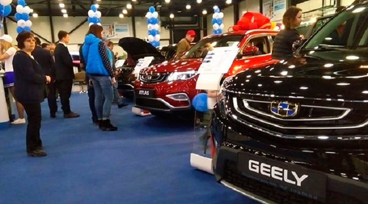 Belarusul Geelys a trezit un interes crescut la Salonul Auto de la Sankt Petersburg