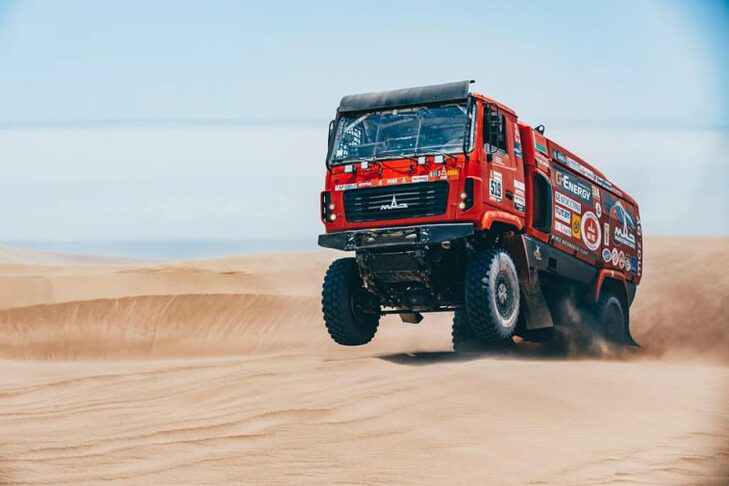 Pentru prima dată în istorie, piloții din Belarus au devenit campioni ai competiției africane de raliu-raid Morocco Desert Challenge