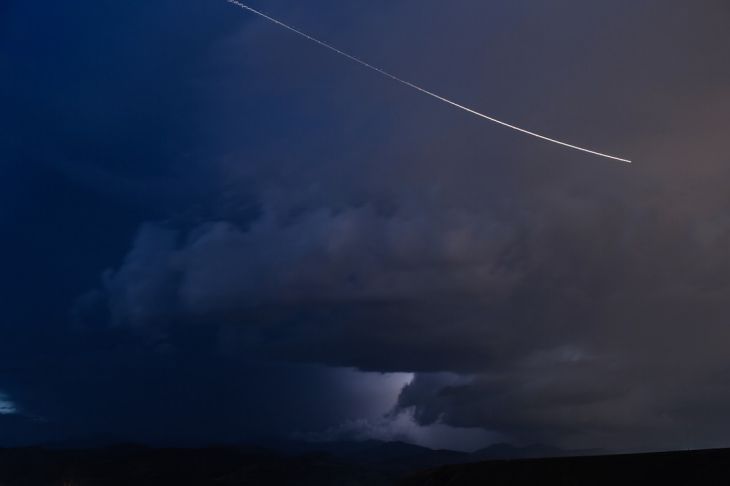 Un meteor a zburat pe cer deasupra Tokyo. A fost surprins de camera