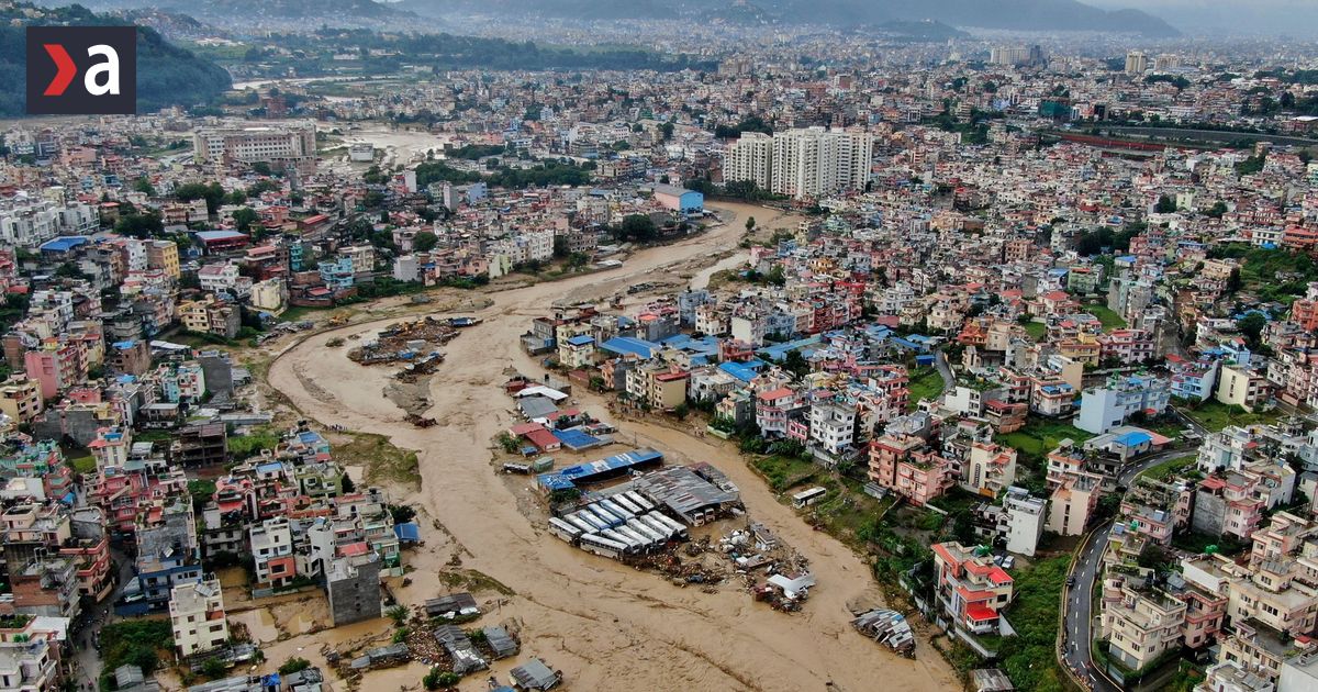 Cel puțin 101 de oameni și-au pierdut viața în inundațiile din Nepal