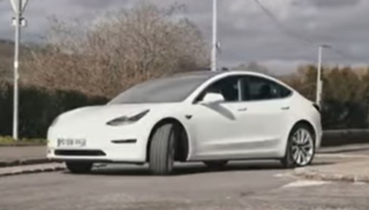 Cât va costa o mașină Tesla pe un belarus mediu?