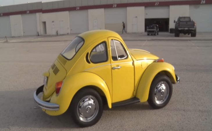 Un videoclip cu un Volkswagen Beetle scurtat a apărut pe internet