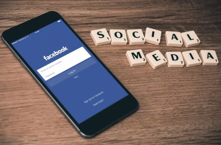 Facebook a decis să-și creeze propriul sistem de operare