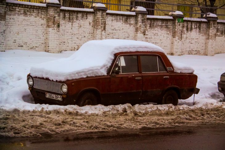 Greșeli ale șoferului care fac ca lacul de pe caroseria mașinii să se desprindă