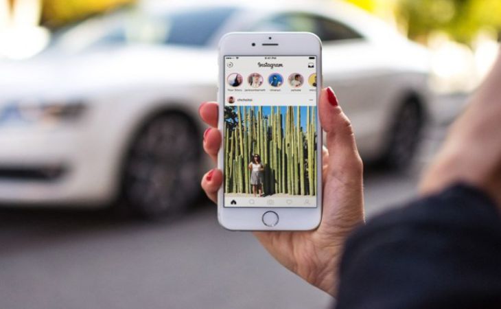 Instagram testează autocolante cu versuri