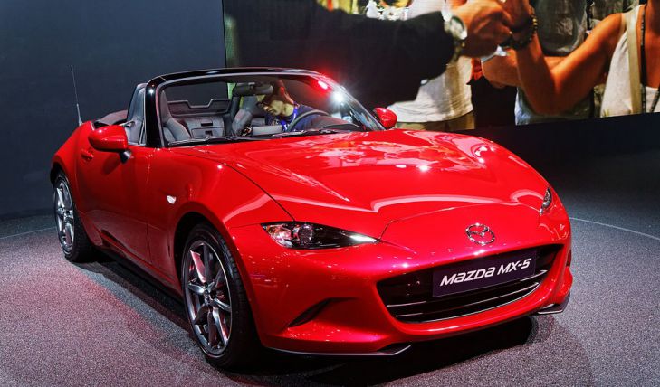 Mazda a prezentat Roadster decapotabil