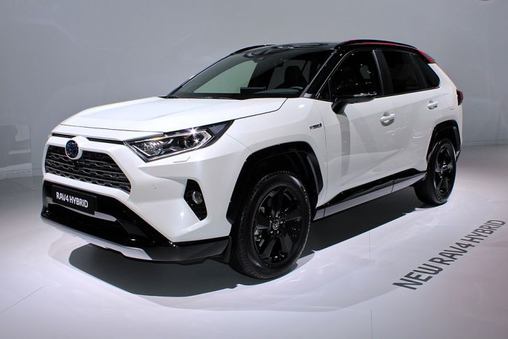 Toyota va modifica RAV4 după eșecul „testului de elan”