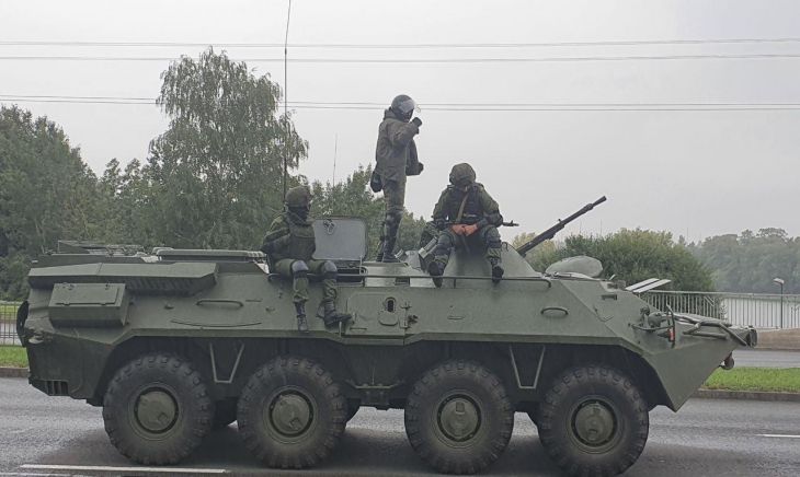 Polonia a desfășurat două brigăzi militare la granița cu Belarus