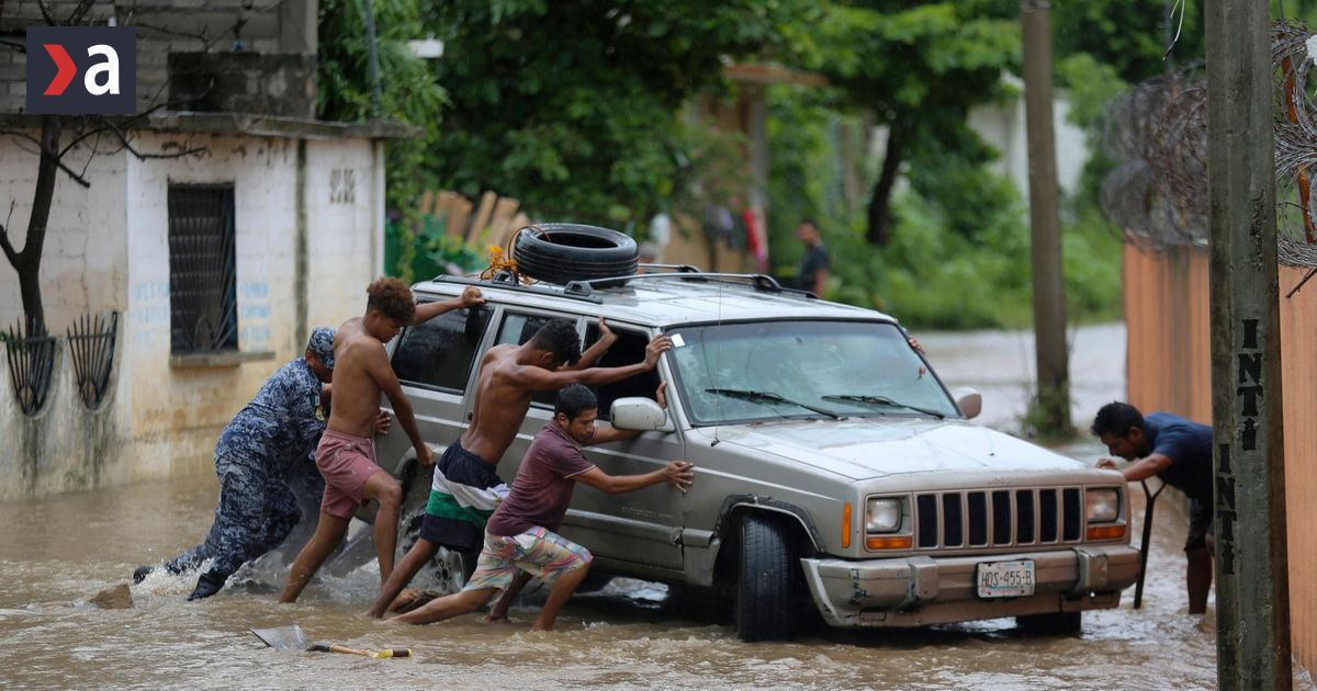 Uraganul John din Acapulco, Mexic, a adus cel puțin 5 vieți