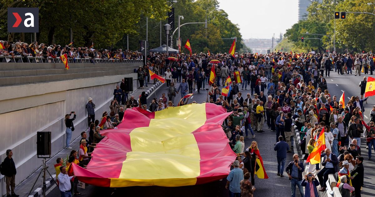 Un protest antiguvernamental a avut loc la Madrid, unde participanții au cerut anunțarea alegerilor anticipate