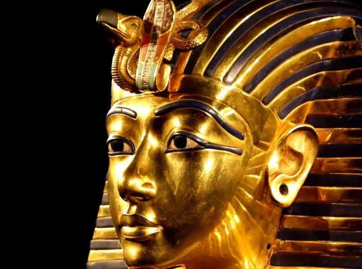 Un portret al lui Tutankhamon realizat din 7260 de cupe a fost inclus în Cartea Recordurilor Guinness.